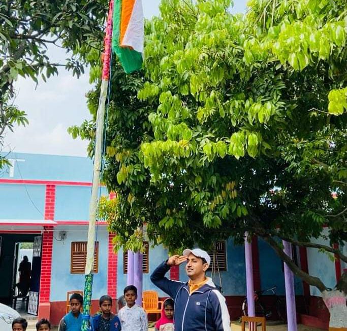 73वें गणतंत्र दिवस की सुबह तिरंगा फहराकर अपने महान गणतंत्र के इस पर्व की शुरुआत की। ??जय हिंद !