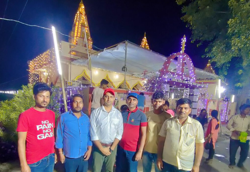 Manoj Kumar Singh नौतन प्रखण्ड के जगदीशपुर गांव में राम-जानकी प्राण प्रतिष्ठा यज्ञ चल रहा है,कल अपने मित्र लोगो के साथ यज्ञ का दर्शन किया।