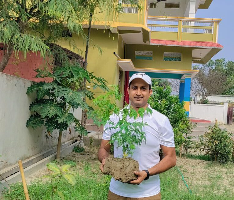आज “विश्व पर्यावरण दिवस” के अवसर पर अपने घर के प्रांगण में वृक्षारोपण किया I